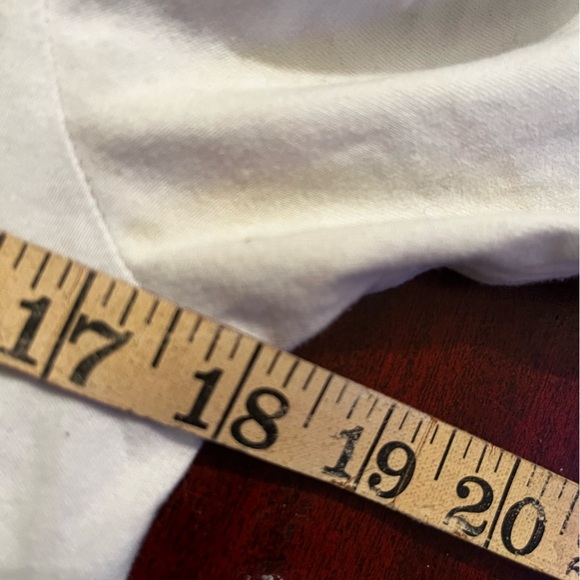 Nike Men T-Shirt XL White Logo Lebron James Short Sleeve Crew Neck Dri Fit Tee - Picture 4 of 4